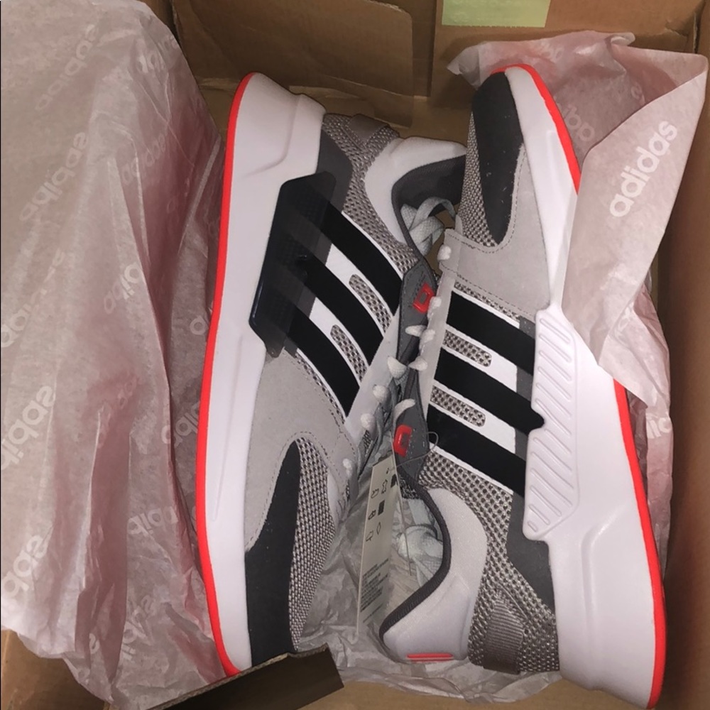 BRAND NEW Adidas run90
